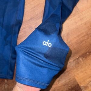 ALO Blue Camo Capri Leggings Small